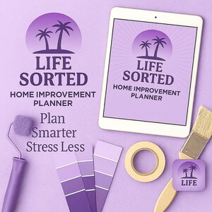 以下が含まれることがあります： 紫色のテーマ画像。タブレットには「Life Sorted」のロゴとテキストが表示され、ペイントローラー、ペイント見本、ブラシ、テープが配置されています。「Home Improvement Planner」と「Plan Smarter Stress Less」の文字があります。