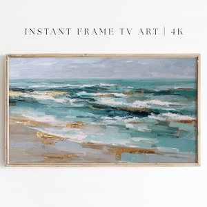 以下が含まれることがあります： 木製のフレームに入った海の抽象的な風景画。 ターコイズ、ゴールド、グレーの筆致が特徴で、上部に「INSTANT FRAME TV ART | 4K」の文字があります。