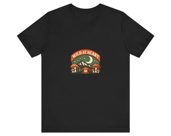 Maglietta Wild at Heart con grafica retrò a tema natura, maglietta con montagna e funghi, regalo ideale per gli amanti della vita all'aria aperta.