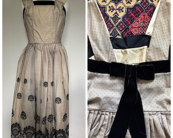 Vestido de fiesta o cóctel Natlynn negro con superposición de encaje de los años 50