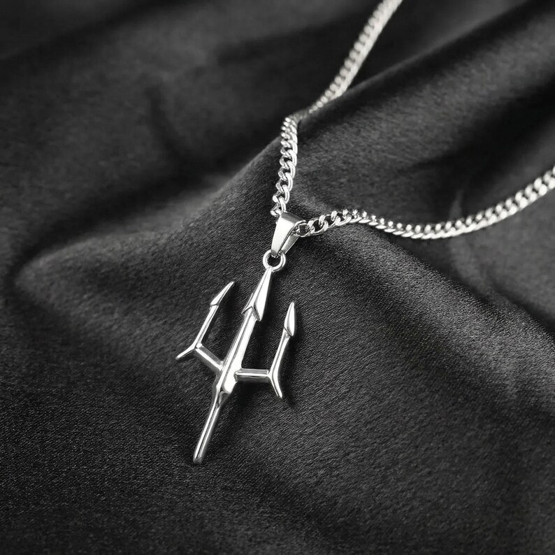 Collar de plata con tridente de Neptuno, dios griego del mar, Poseidón, amuleto mitológico, joyería, regalo para hombres y mujeres imagen 1