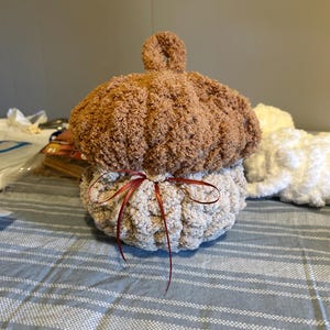 knit acorn