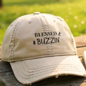 Gorra de béisbol vintage desgastada con diseño de abeja bendecida y zumbadora