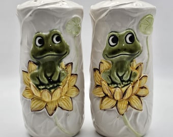 Vintage Frog Lily Pad Salt Pepper Shakers – Hand-Painted Ceramic Cottagecore Kitchen Decor