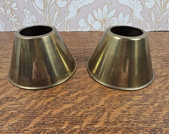 Paire d'abat-jour coniques en laiton filé, abat-jour pendants, pièces de rechange modernes du milieu du siècle