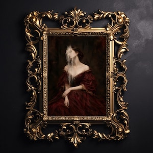 Puede incluir: Un retrato rectangular en un marco dorado ornamentado con volutas intrincadas. La obra muestra a una figura con un vestido rojo oscuro, con una sustancia blanca similar a un líquido que oculta el rostro, sobre un fondo oscuro y sombrío.