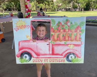 Marco para fotos de primer cumpleaños con diseño de fresa: temática de camión rojo (plantilla editable para hacer tú mismo)
