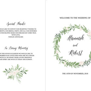 K&ouml;nnte beinhalten: Hochzeits-Programm mit einem gr&uuml;nen und wei&szlig;en Blumenkranz auf dem vorderen Umschlag. Der Text lautet "Willkommen zur Hochzeit von Hannah und Robert" und "Der 10. November 2018". Der hintere Umschlag enth&auml;lt einen Abschnitt f&uuml;r "Besonderer Dank" und "In liebevoller Erinnerung".