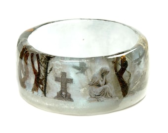Winter Graveyard Bracelet - Jewelry with Real Flowers- Dried Flowers- Halloween Jewelry -  Dried Flowers- Black Jewelry - Resin Jewelry