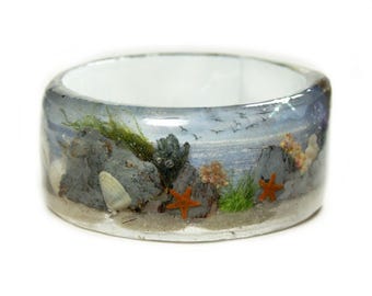 Tide Pool Scene- Ocean Jewelry -SeaShell Jewelry- Jewelry with real seashells -Beach Bangle- Blue Bangle -Resin Jewelry - Underwater World