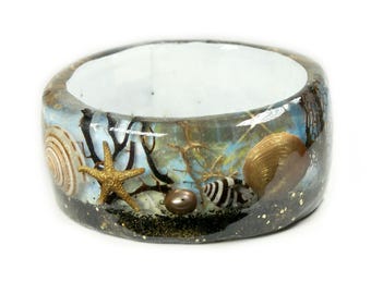 Black Sands-Ocean Jewelry -SeaShell Jewelry- Jewelry with real seashells -Beach Bangle- Rainbow Jewelry -Resin Jewelry -Summer Jewelry