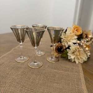 Vintage Vibes meets Modern Glam with these Vintage Martini Glasses!
