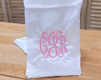 Funda de almohada de satén personalizada: monograma bordado, regalo de graduación