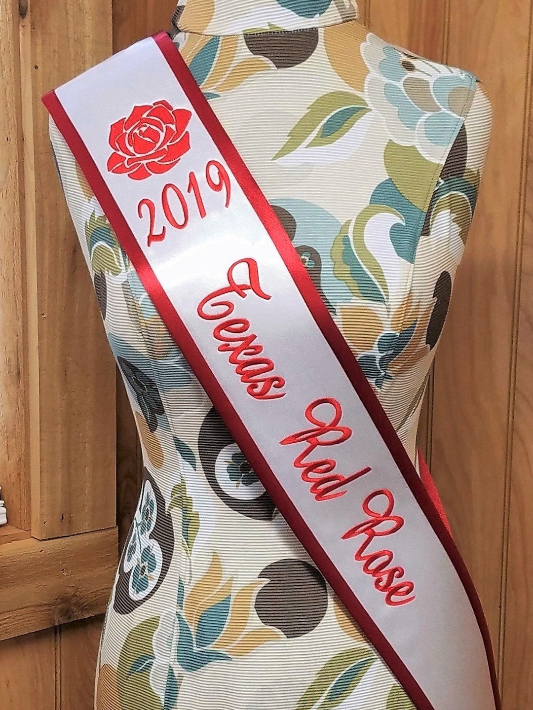 Personalized Embroidered Pageant Sash: Custom Queen Sash - Etsy