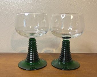 Par de copas vintage Luminarc Roemer Mosel con tallo verde esmeralda