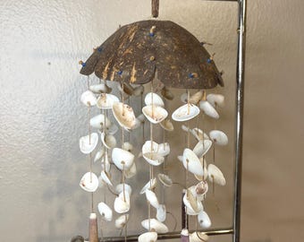 Carillón de viento vintage de coco con cuentas y conchas, recuerdo