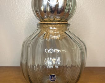 Decantador vintage de los años 80 con tapón esférico de vidrio de mercurio, fabricado en México.