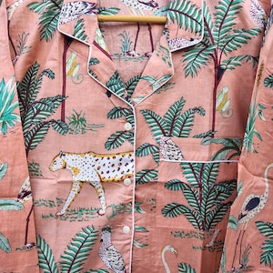 Rosa pyjamasset med djungelmönster för kvinnor, bomullssovplagg med zebra- och fågelmönster och safarimönster, nattdräkt med knappar, handgjort loungeset bild 6