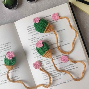 Schema all'uncinetto: segnalibro cactus, traccia di lettura, regalo per gli amanti dei libri, portapagina all'uncinetto, ciondolo a forma di fiore rosa / PDF digitale da scaricare