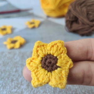 Appliqué : tournesol au crochet, motif fait main pour travaux manuels, fabrication de cartes, embellissement, pièces à coudre ou ornements de décoration intérieure
