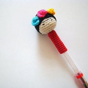 Crochet Frida Pencil Topper Pattern / PDF Digital Download image 3