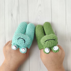 Crochet Pattern: Two Finger Puppets - Frog / PDF Digital Download