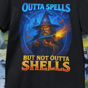Camiseta de mago irónico con hechizos fuera pero no fuera de conchas, divertida camiseta de meme de fantasía para jugadores y fanáticos de la magia.