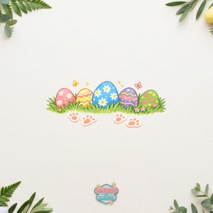 Könnte beinhalten: Eine farbenfrohe Osterillustration mit sechs verzierten Eiern in einer Reihe, jedes mit einzigartigen Mustern und Farben, in grünem Gras. Rosa und orangefarbene Pfotenabdrücke befinden sich unter den Eiern, mit Schmetterlingen und Blumen.