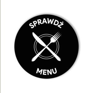 Op de afbeelding: Een zwart rond bord met witte tekst en een gekruist mes en vork ontwerp. De tekst bovenaan luidt "SPRAWDZ" en de tekst onderaan luidt "MENU". Het ontwerp is eenvoudig en modern.