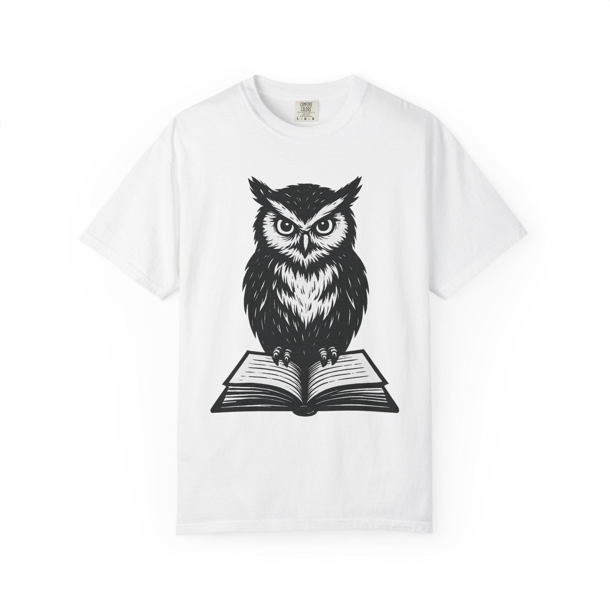 Wise Owl Graphic Tee, Vintage Style T-Shirt, Animal Lover Shirt, Bookworm Gift, Unisex Casual Wear
