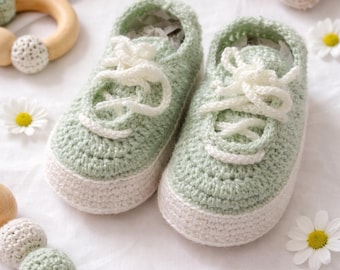 Scarpine da neonato all'uncinetto, da 3 a 6 mesi, gialle e bianche, idea regalo per baby shower.