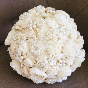 Romantic Ivory pearl Bling bouquet, ivory sola flowers, pearl brooch bouquet, ivory wedding flowers, brooch bouquet bridesmaid bouquet, prom