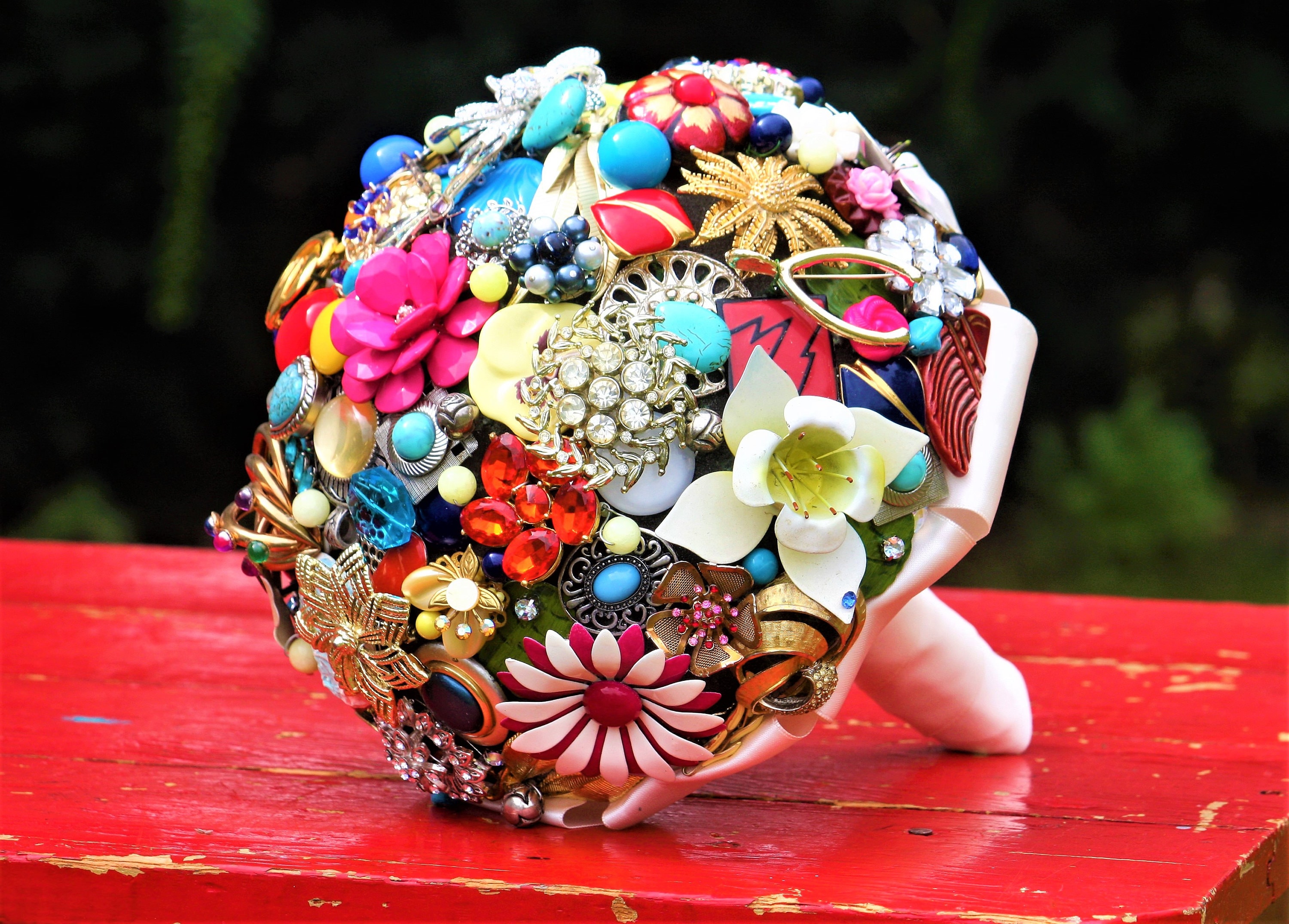 Vintage brooch bouquet discount