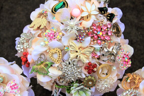 Sweetheart Gift Vintage Flower Brooch Pin with Buttons and Lace