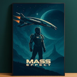 Puede incluir: Un póster enmarcado con una escena de ciencia ficción. Una nave espacial futurista, con la etiqueta "Normandy", vuela sobre una figura con armadura, con las palabras "Mass Effect" en la parte inferior. La paleta de colores es principalmente azul y verde azulado.