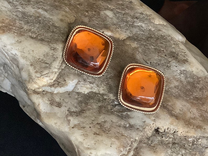 Stunning Vintage 70-80s Amber Lucite Gold Tone Clip On Earrings