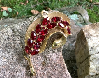 Elegant Vintage Ruby Red Navette Rhinestone Gold Tone Leaf Brooch/Pin