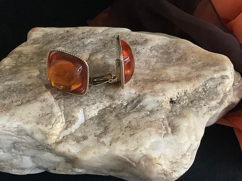 Stunning Vintage 70-80s Amber Lucite Gold Tone Clip On Earrings