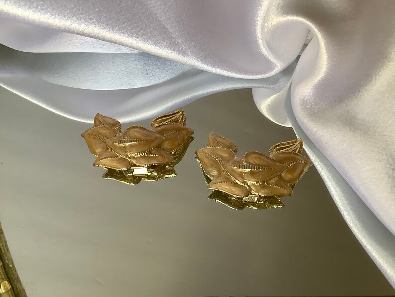 Vintage Peach Swirl Enameled and Goldtone Leaf Motif Dress Shoe Clips image 3