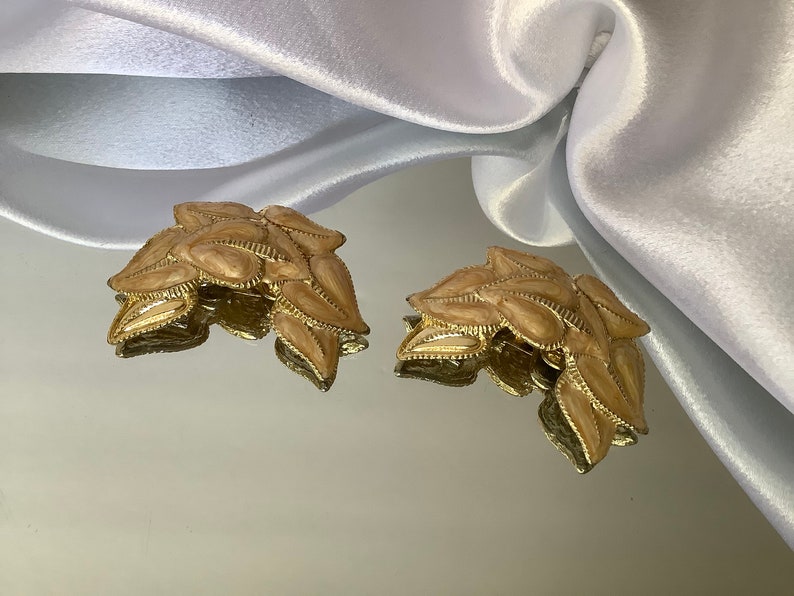 Vintage Peach Swirl Enameled and Goldtone Leaf Motif Dress Shoe Clips image 2