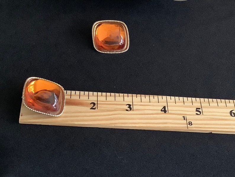 Stunning Vintage 70-80s Amber Lucite Gold Tone Clip On Earrings