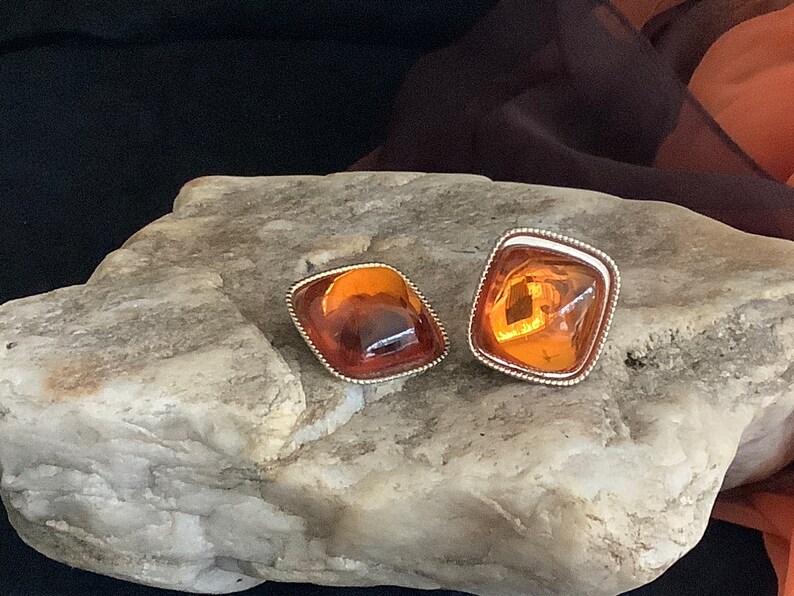 Stunning Vintage 70-80s Amber Lucite Gold Tone Clip On Earrings