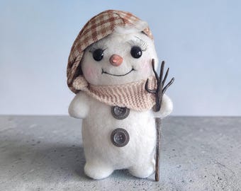Handgefertigter Schneemann (22cm) – Unikat mit Polymer-Clay Details – Deko