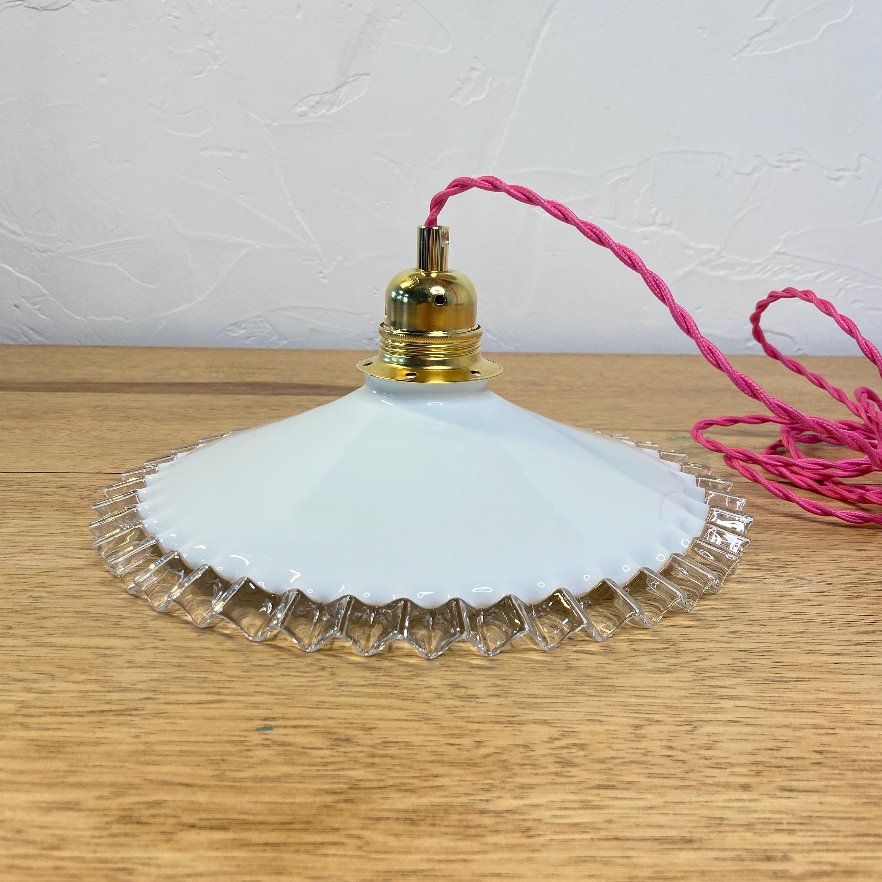 50年代と60年代のヴィンテージホワイトオパーリンガラスペンダント