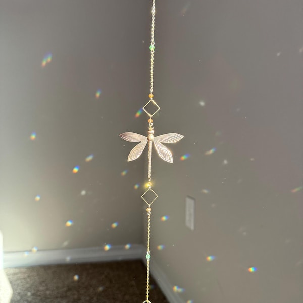 Atrapasueños de cristal con forma de libélula – Decoración de ventana con prismas y arcoíris hecha a mano, regalo para el Día de la Madre, para ella, amante de las plantas.
