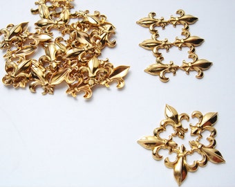 20 Vintage Gold tone Fleur de Lis embellishments HC090.