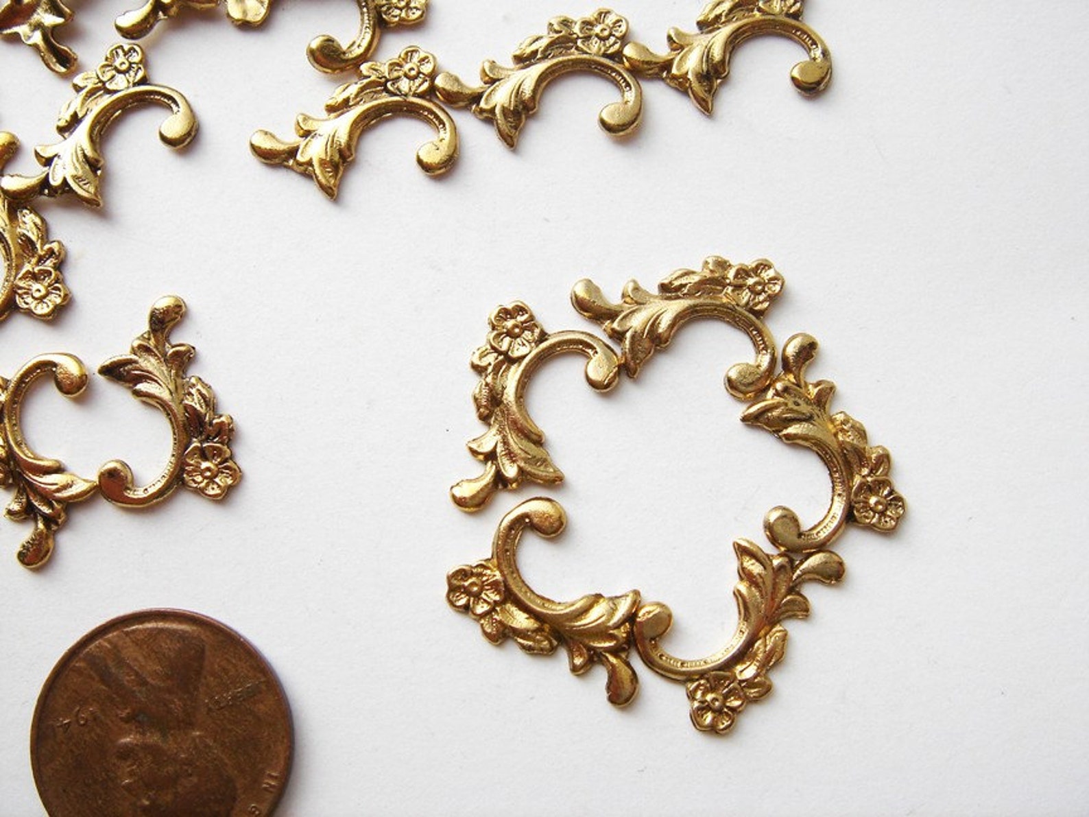 20 Vintage Gold Toned Flower Flourish Embellishments HC066 Etsy