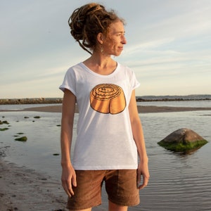 Organic T-Shirt Women / T-Shirt Women Cinnamon Roll in white / hand-printed t-shirt