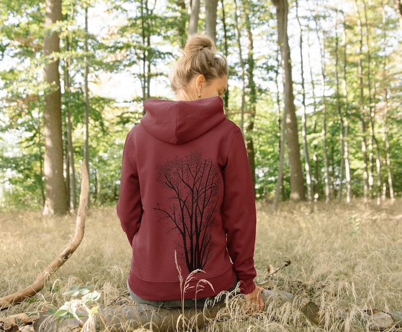 Veste sweat bio unisexe aulne avec pie en bordeaux / sweat à capuche zippé rouge pour femme / sweat à capuche femme avec arbre image 1