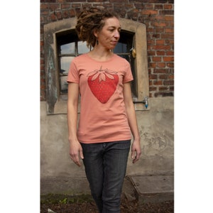 Biologisch T-shirt dames aardbei in roze / fruit bedrukt shirt / hippie t-shirt scandistyle afbeelding 4